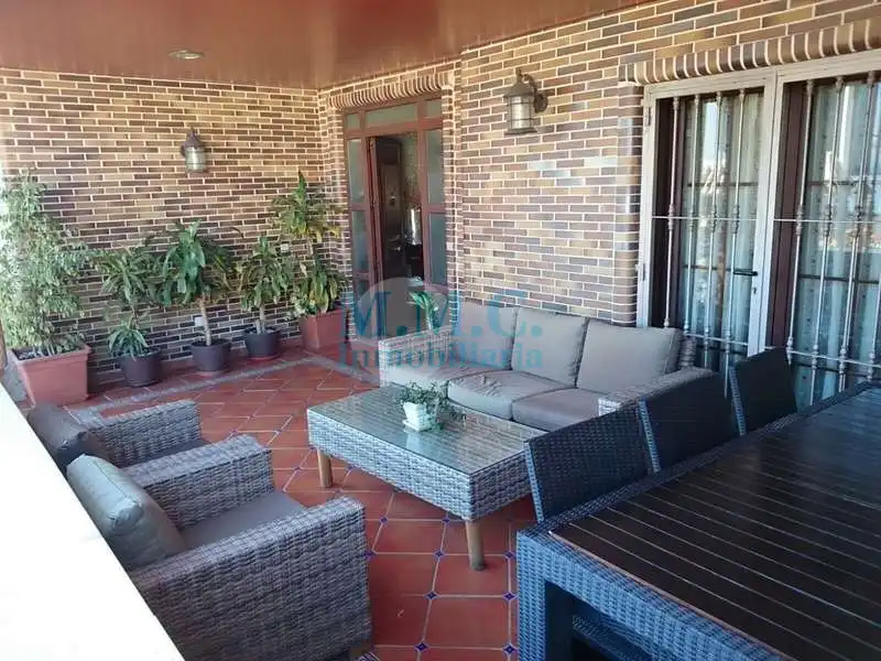 Villa mit Garten zum Verkauf in Roquetas de Mar ciudad