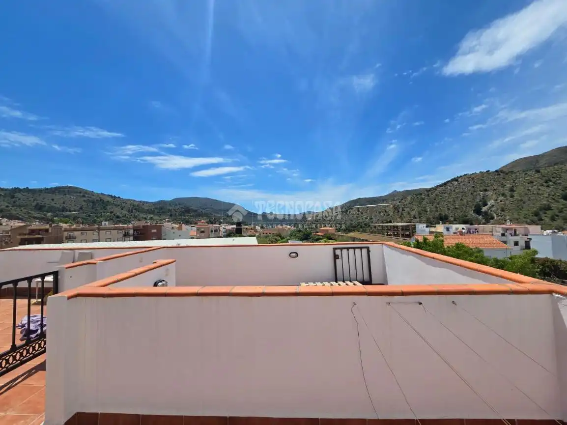 Terraza de Piso en venta en Vélez de Benaudalla con Aire acondicionado, Terraza y Piscina comunitaria