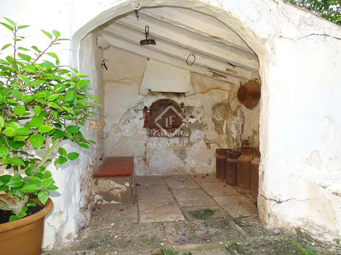 Country homes for sale in Cala Blanca