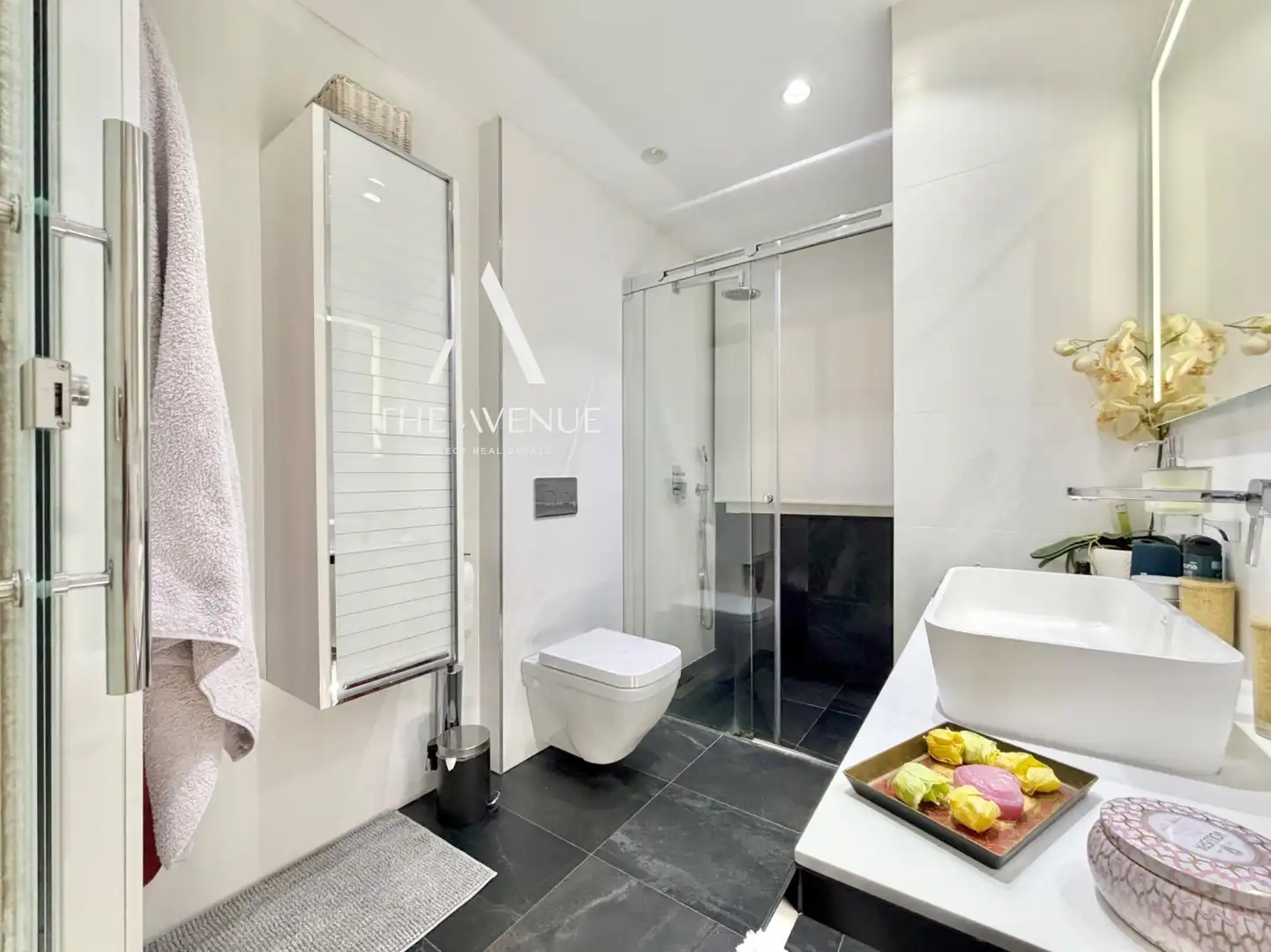Bathroom of Flat for sale in Madrid  with Air Conditioner, Heating and Parquet flooring