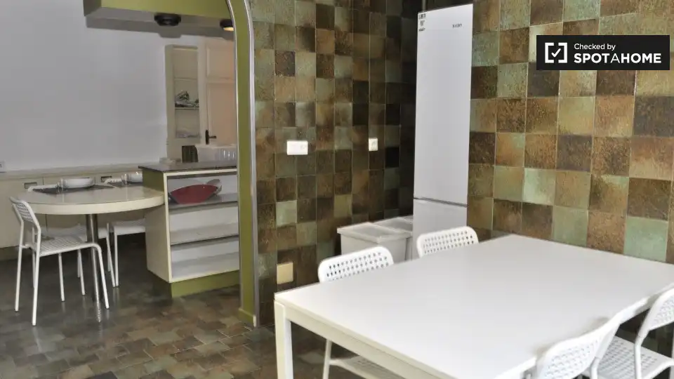 Cuina de Pis de lloguer en Barcelona amb Aire condicionat, Calefacció i Moblat