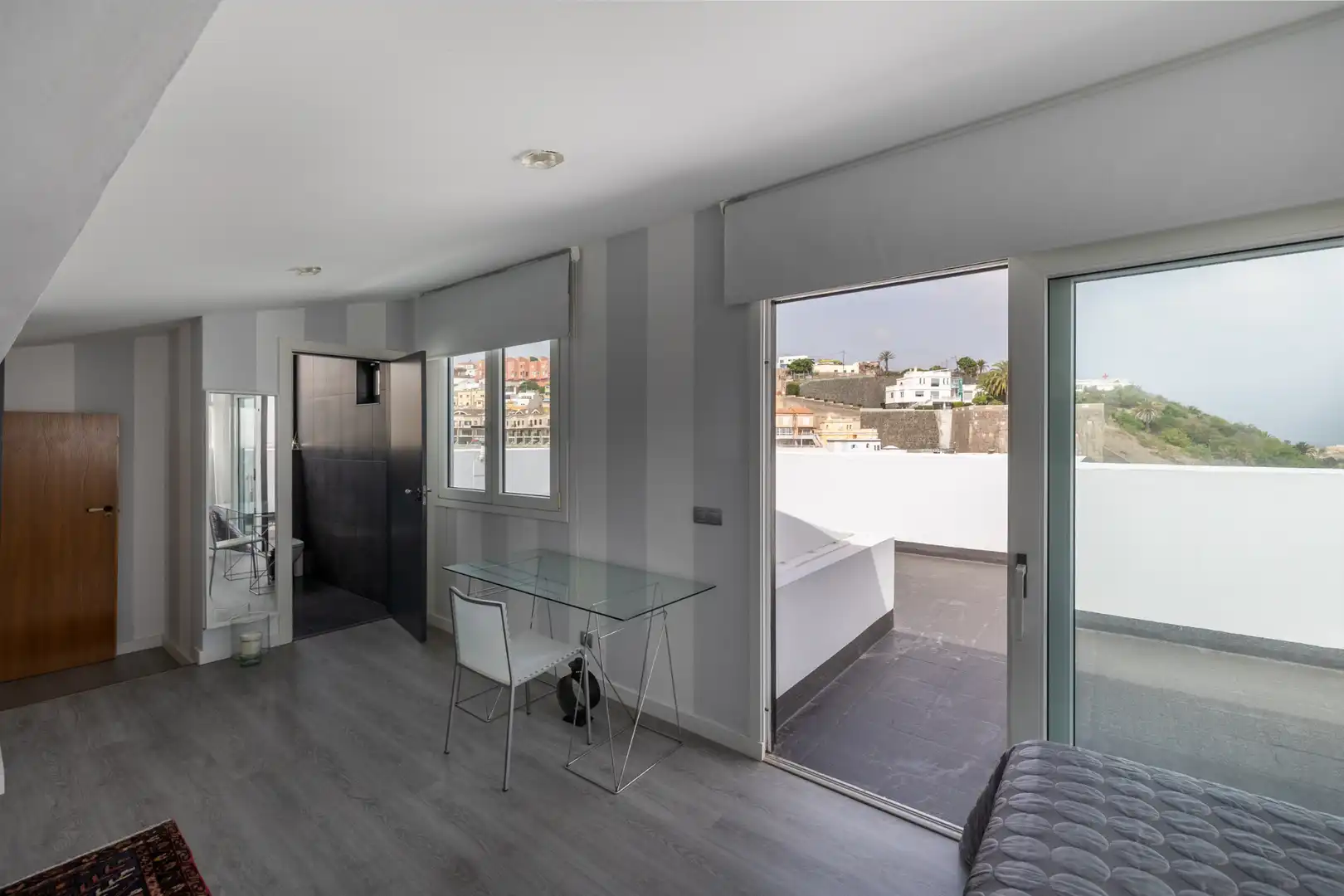 Dormitori de Casa o xalet en venda en Las Palmas de Gran Canaria amb Aire condicionat, Terrassa i Moblat