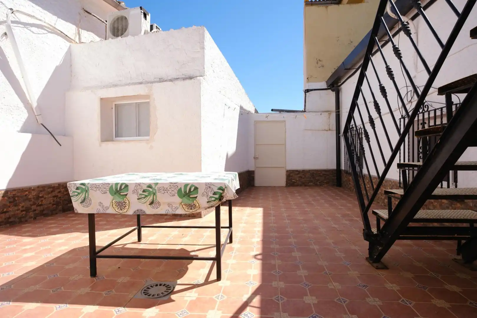 Terrassa de Casa adosada en venda en Teba amb Aire condicionat, Jardí privat i Piscina