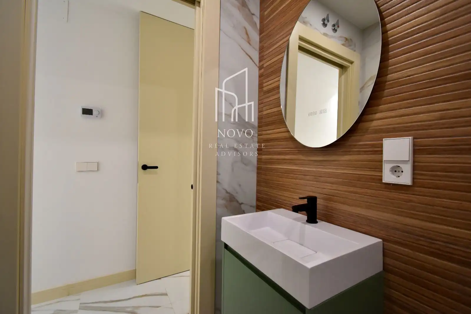 Baño de Piso en venta en Madrid con Calefacción, Horno y Lavadora
