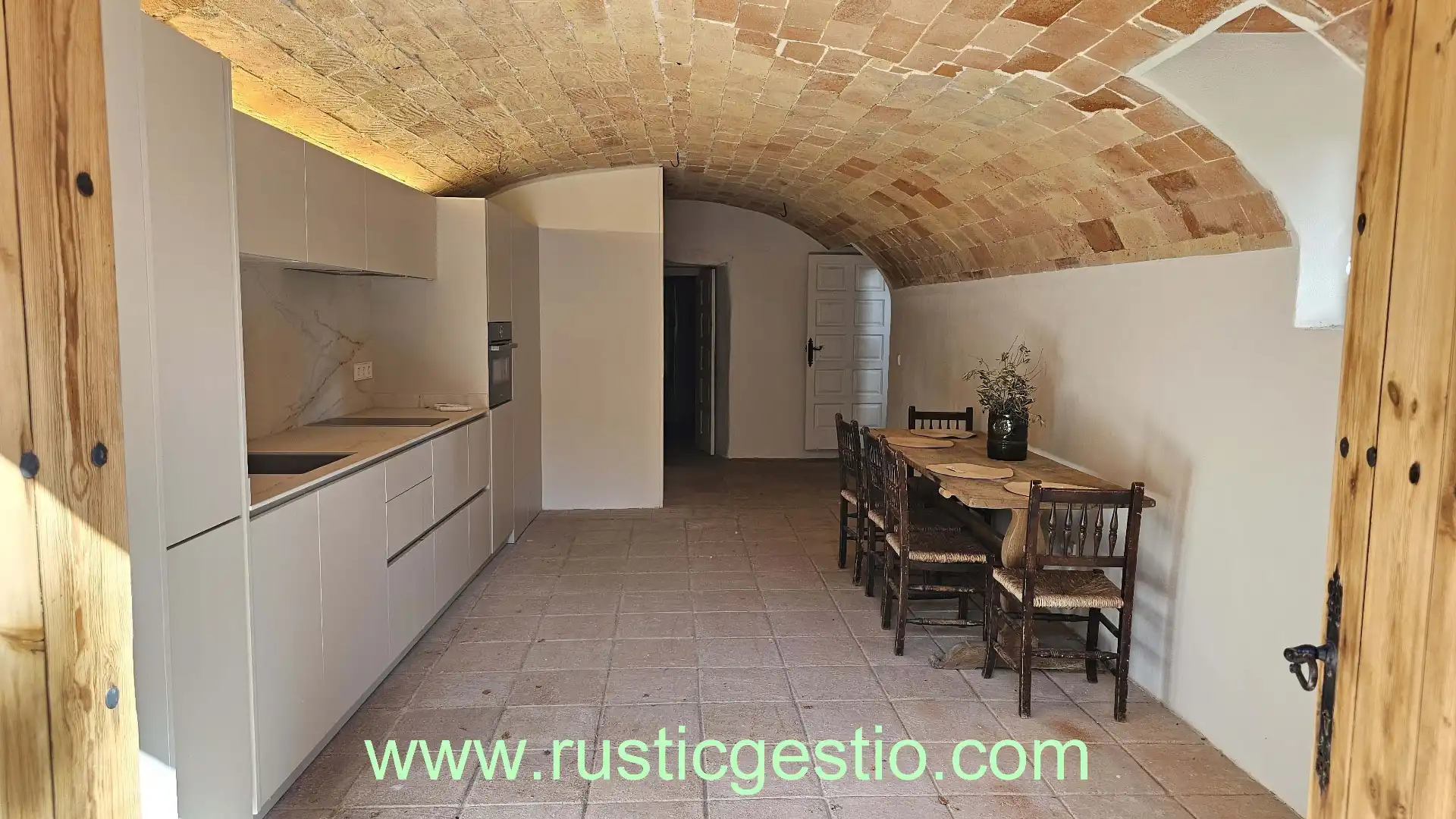 Küche von Country house zum Verkauf in Navata mit Privatgarten, Terrasse und Schwimmbad