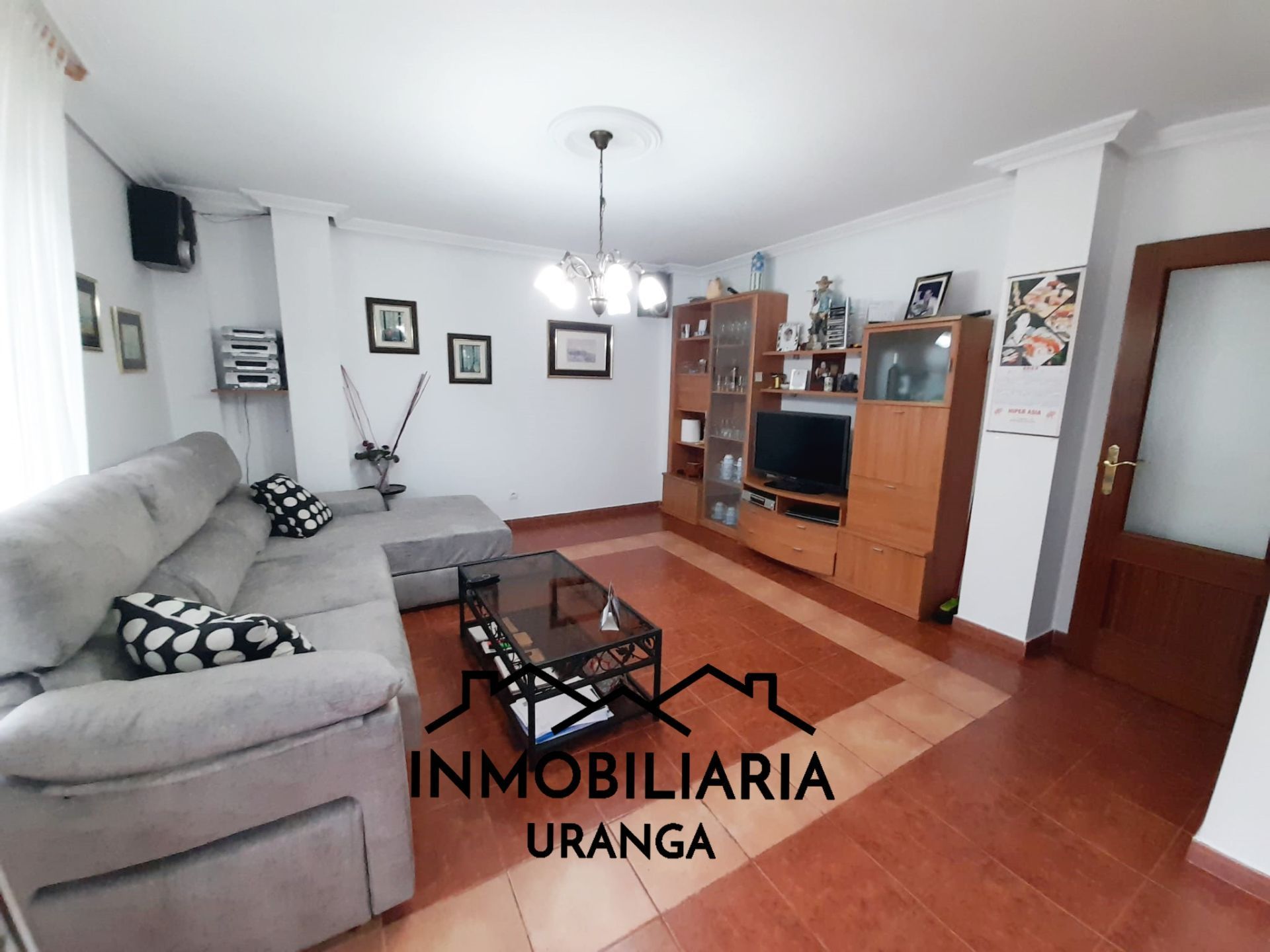 Sala d'estar de Pis en venda en Castro-Urdiales amb Calefacció, Terrassa i Traster