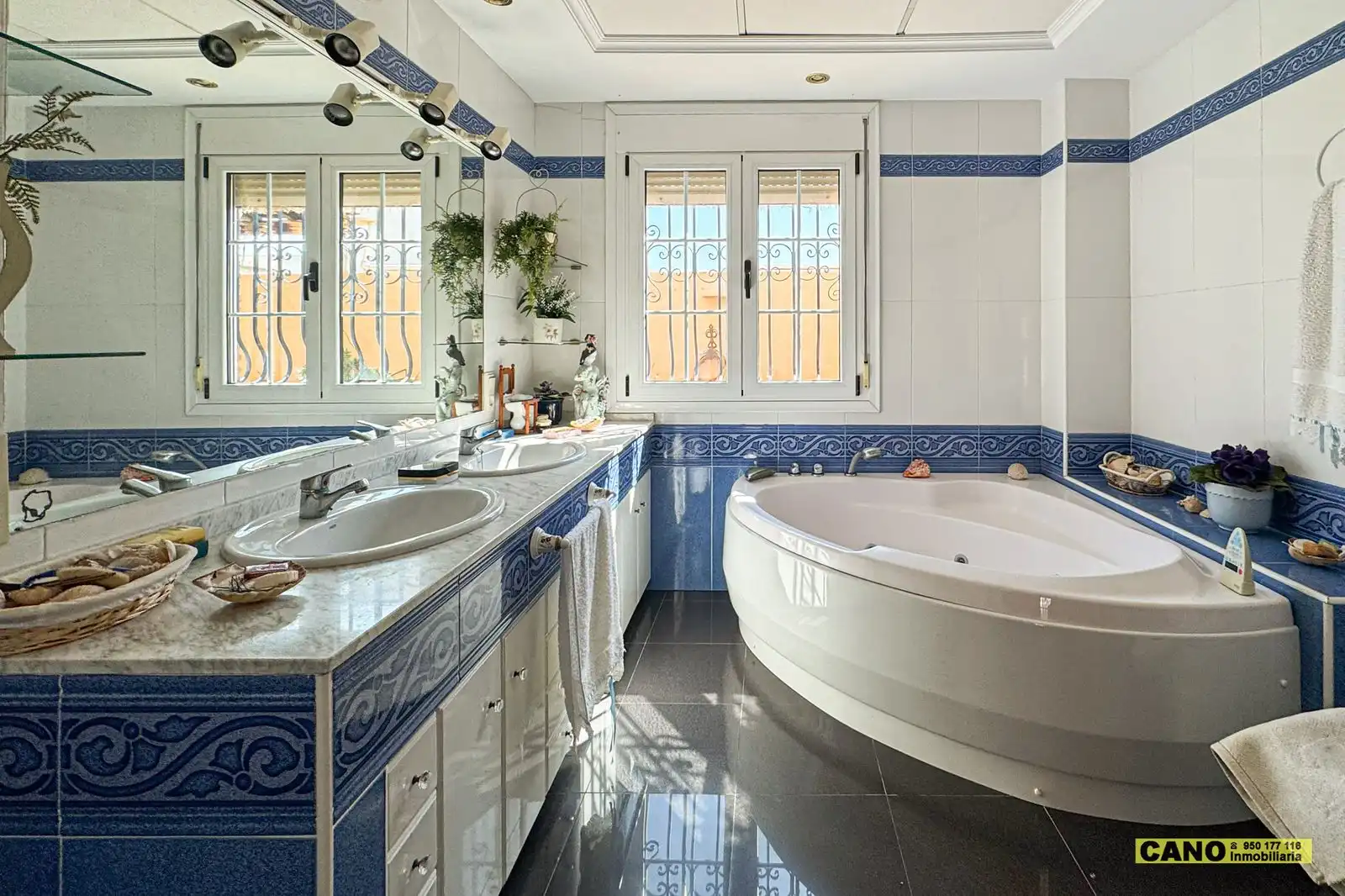 Bathroom of Houses for sale in Roquetas de Mar  with Air Conditioner, Heating and Terrace