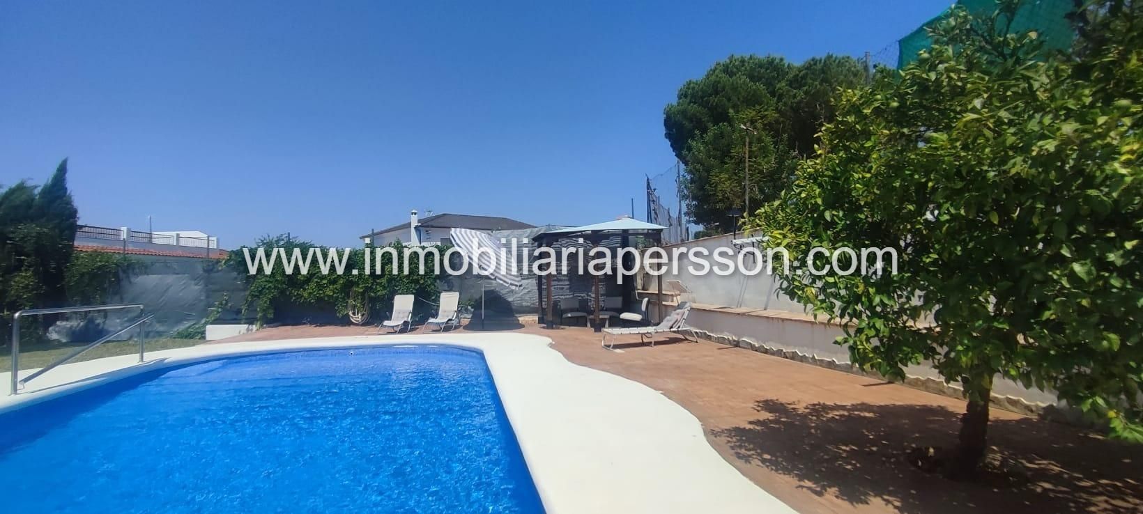 Vista exterior de Casa o xalet en venda en Écija amb Calefacció, Jardí privat i Terrassa