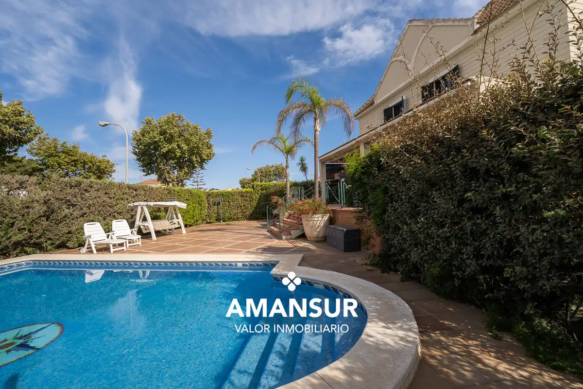 Exterior view of Houses for sale in Punta Umbría  with Heating, Terrace and Swimming Pool