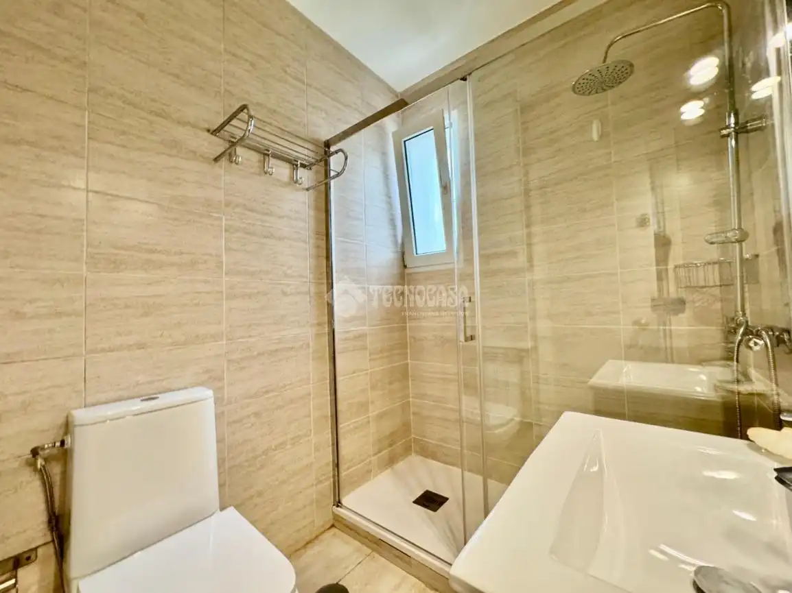 Bathroom of Flat for sale in Madrid  with Heating and Storage room