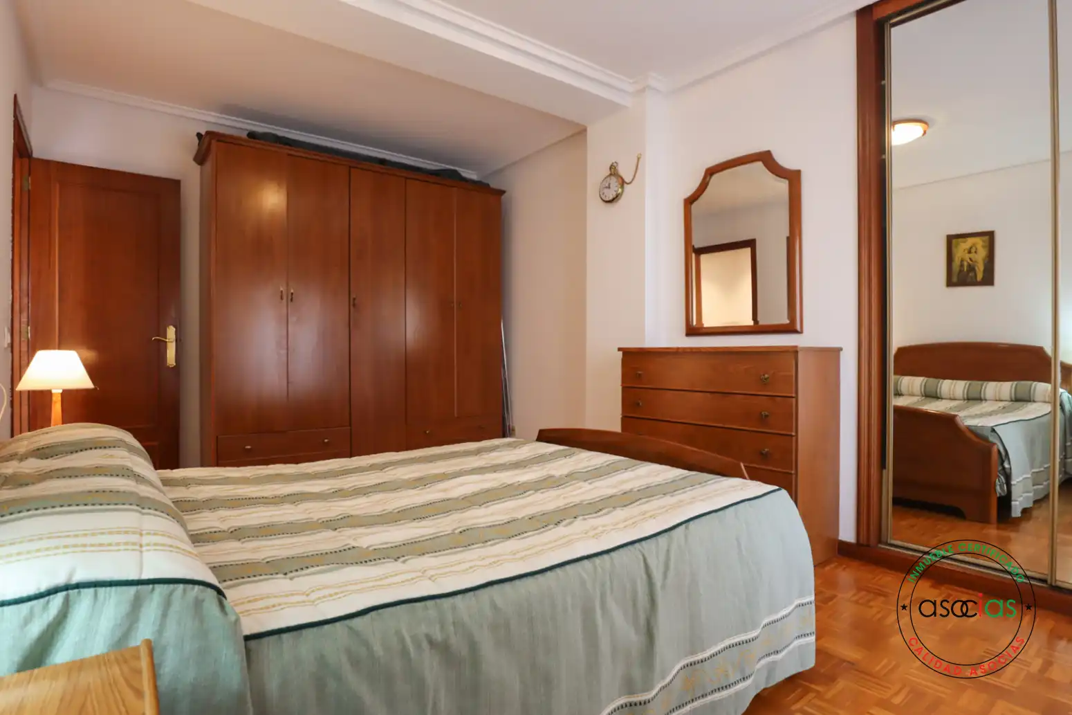 Habitación de Piso en venta en Oviedo  con Calefacción, Parquet y Terraza