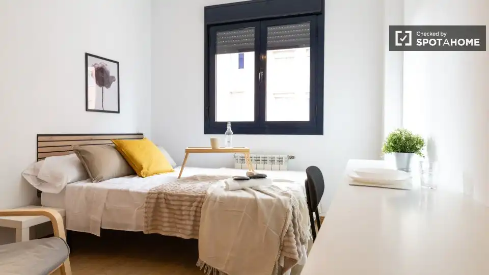 Habitación de Piso para compartir en Madrid con Aire acondicionado, Calefacción y Amueblado