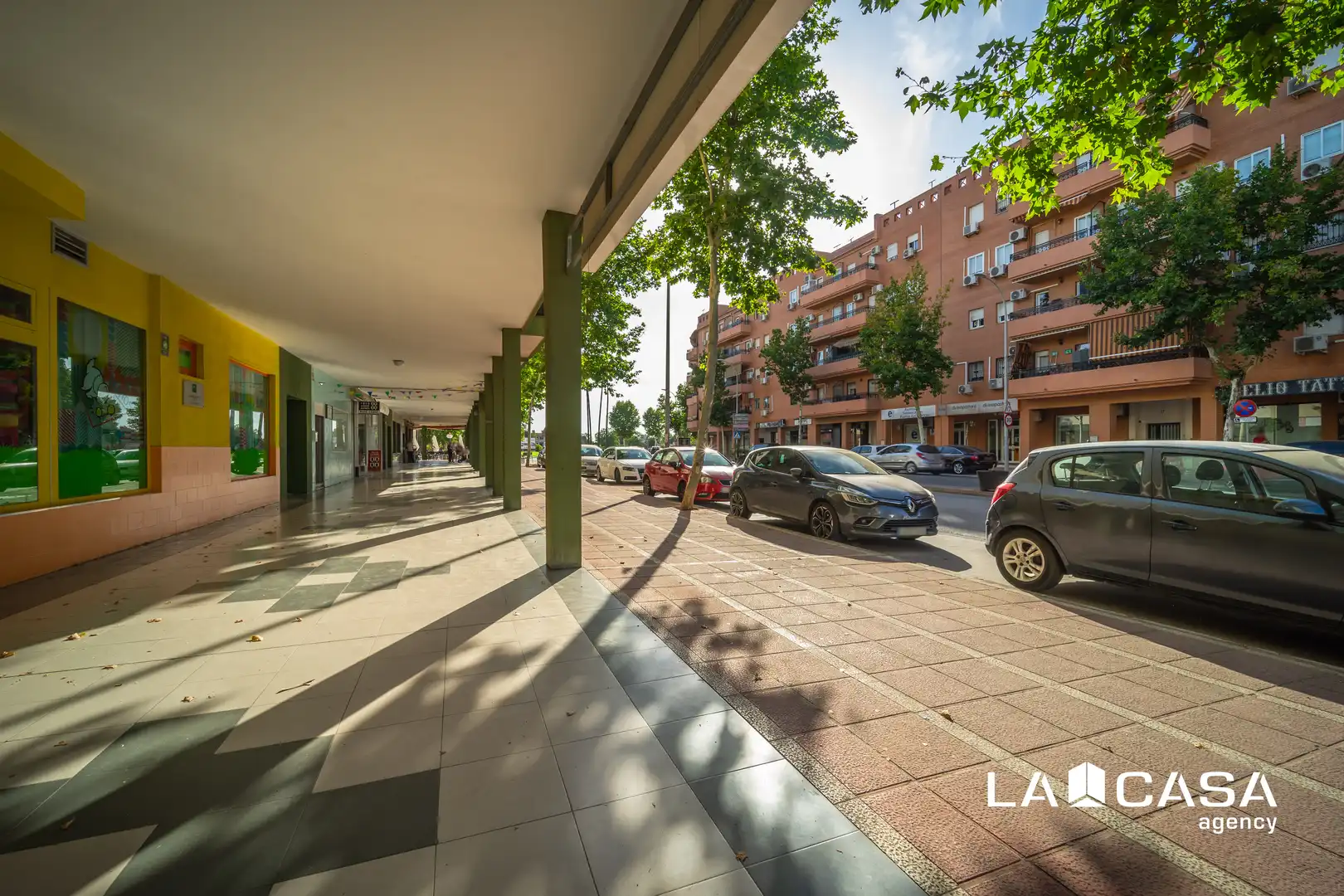 Vista exterior de Pis en venda en Dos Hermanas amb Terrassa, Piscina i Balcó