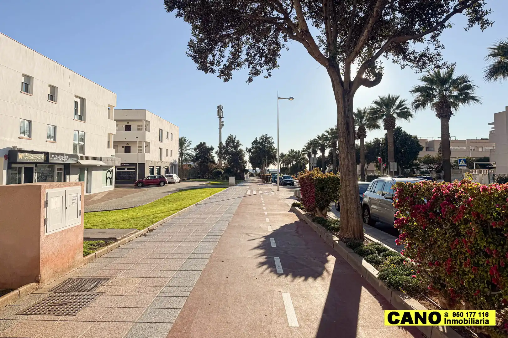 Außenansicht von Wohnung zum Verkauf in Almería mit Klimaanlage, Heizung und Terrasse