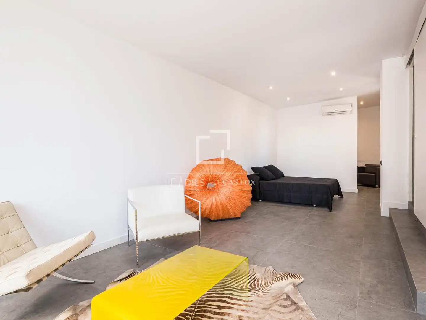 Sala d'estar de Casa o xalet en venda en Cerdanyola del Vallès amb Aire condicionat, Calefacció i Jardí privat