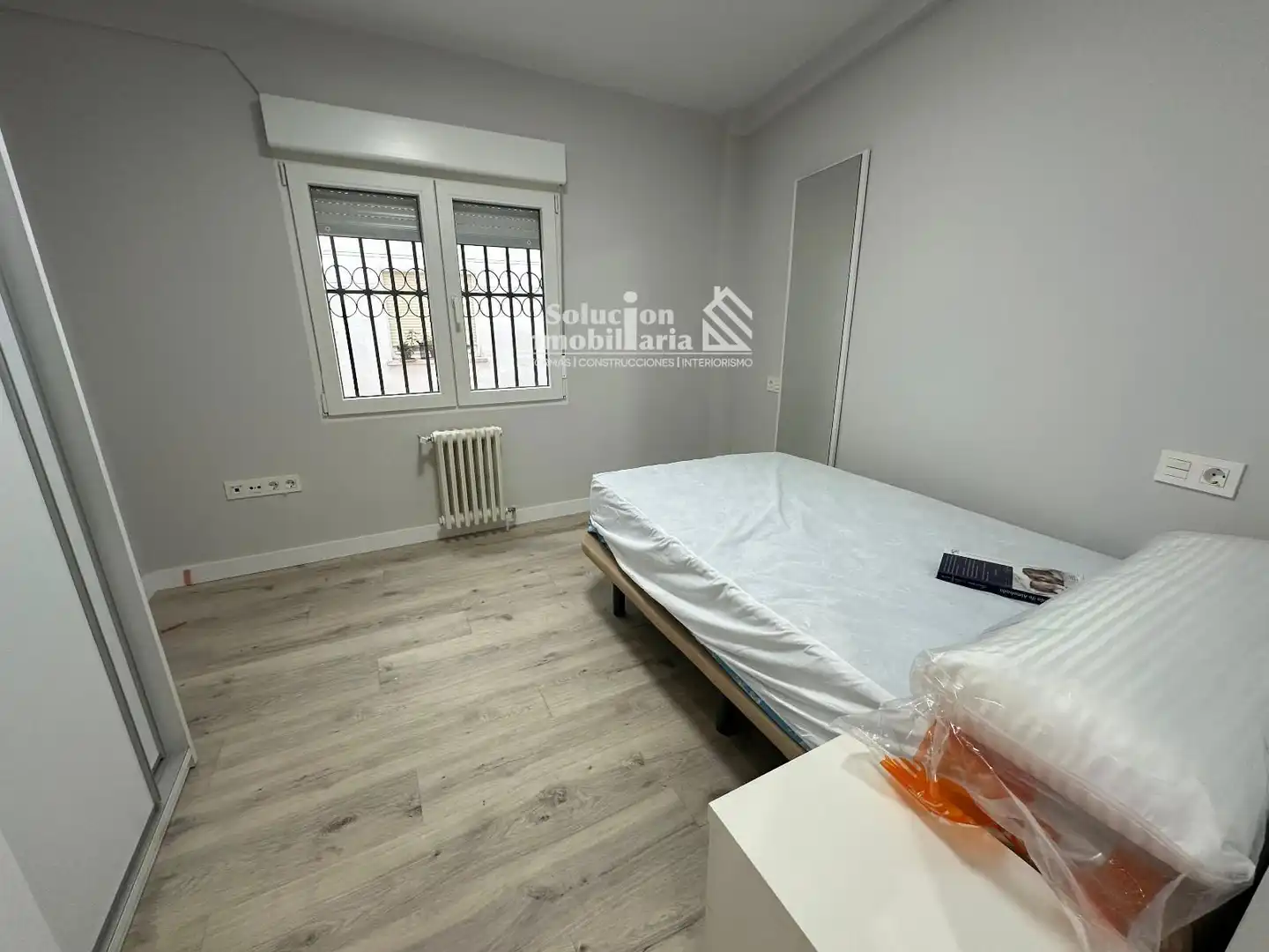 Schlafzimmer von Wohnung zur Miete in Salamanca mit Heizung, Terrasse und Möbliert