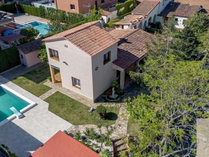 Vista exterior de Casa o xalet en venda en Sant Cugat del Vallès amb Aire condicionat, Terrassa i Piscina