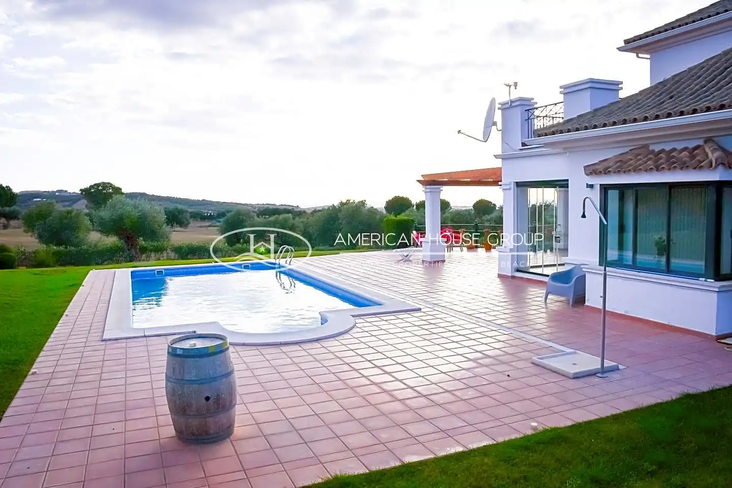 Piscina de Casa o xalet en venda en Arcos de la Frontera amb Aire condicionat, Calefacció i Jardí privat