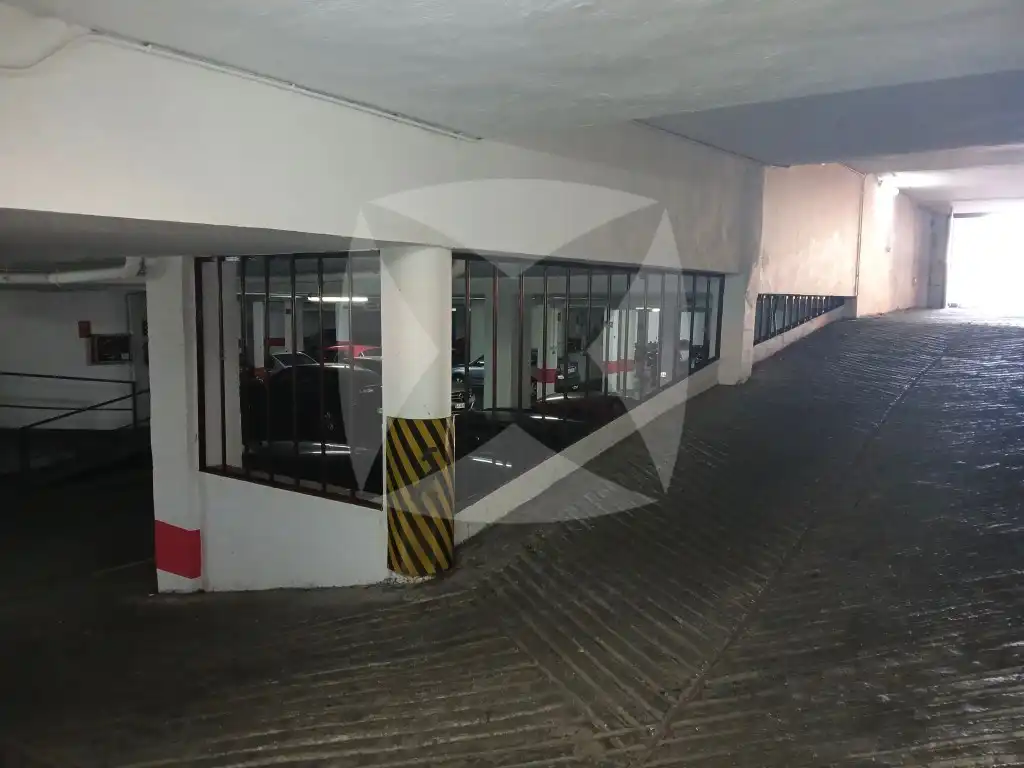 Garatge de lloguer a Plaza de Antonio Zoido Diaz, Maria Auxiliadora - Barriada de Llera