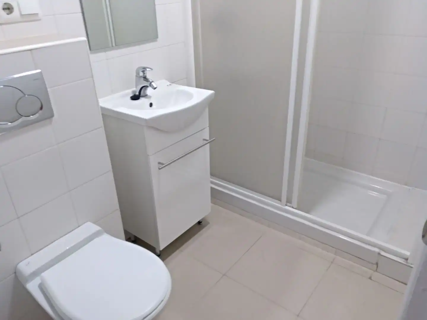 Bathroom of Apartments for rent in Santiago de Compostela   with Heating, Parquet flooring and Washing machine