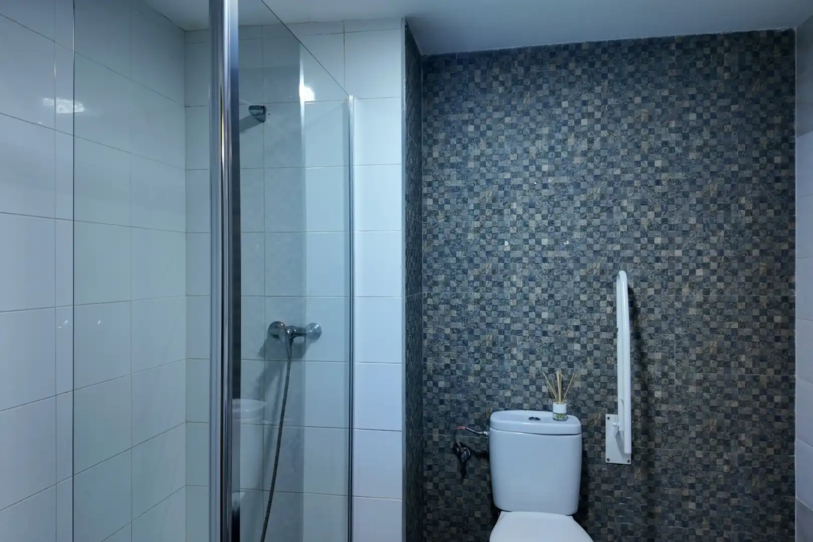 Badezimmer von Geschaftsraum zum Verkauf in Alicante / Alacant mit Klimaanlage und Alarm