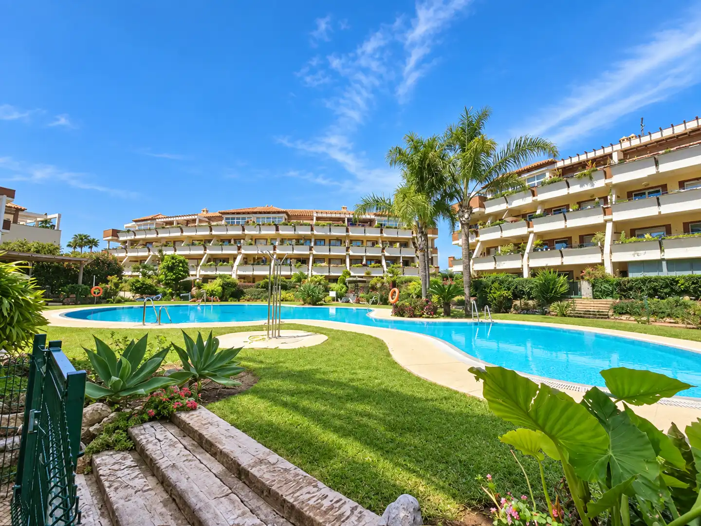 Apartamento con piscina en venta en Green Hills