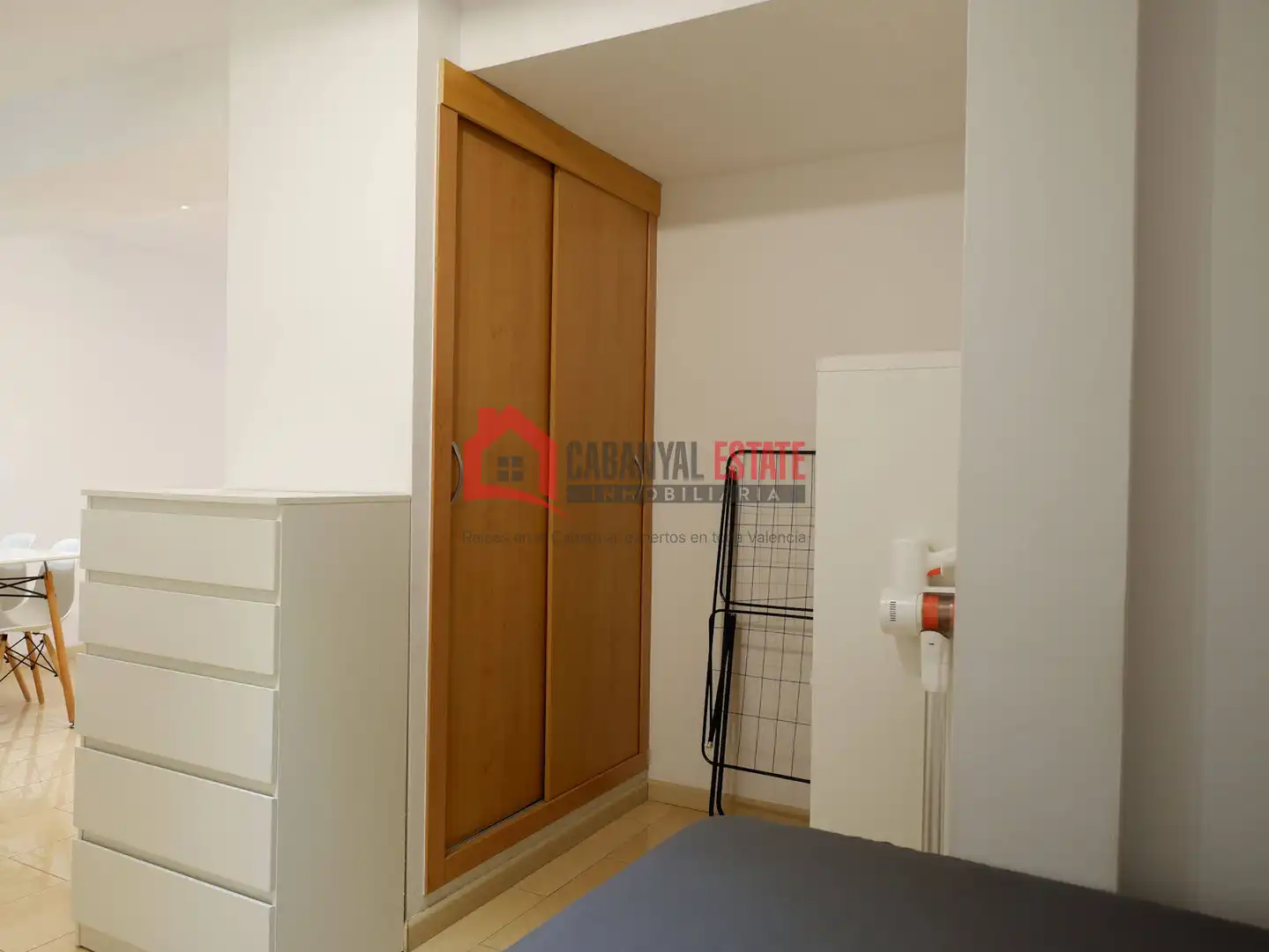 Habitación de Estudio de alquiler en Valencia con Aire acondicionado, Amueblado y Balcón