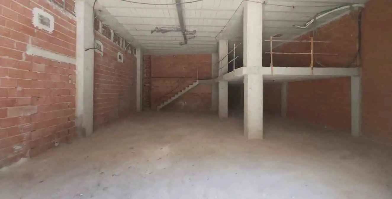 Local comercial de lloguer a Calle Alfaro 10, imagen 2