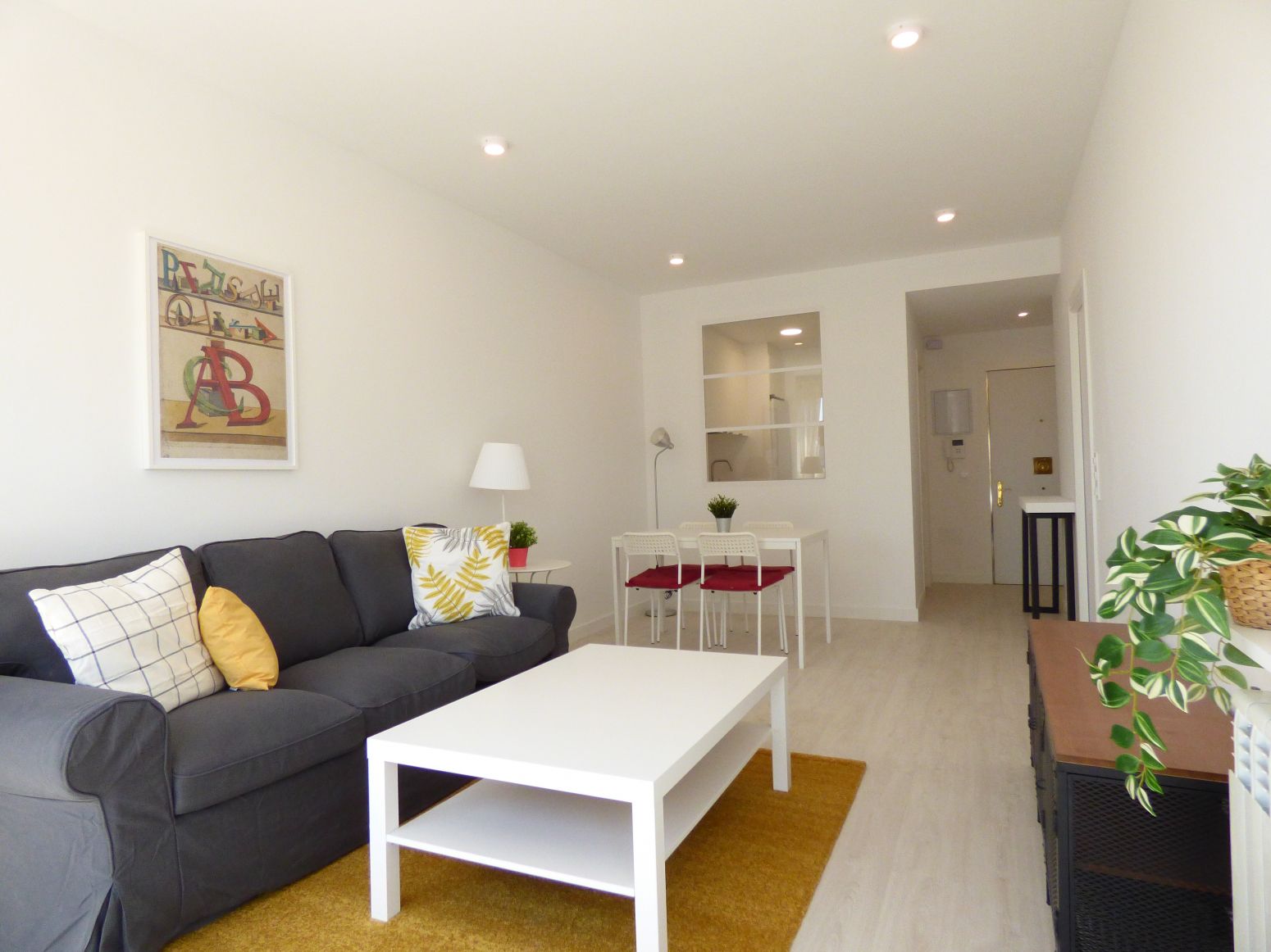 Living room of Flat to rent in  Madrid Capital  with Air Conditioner, Heating and Terrace