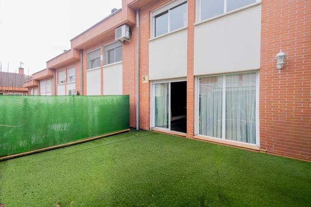 Casa adosada en Venta en El Olivar - La Magdalena