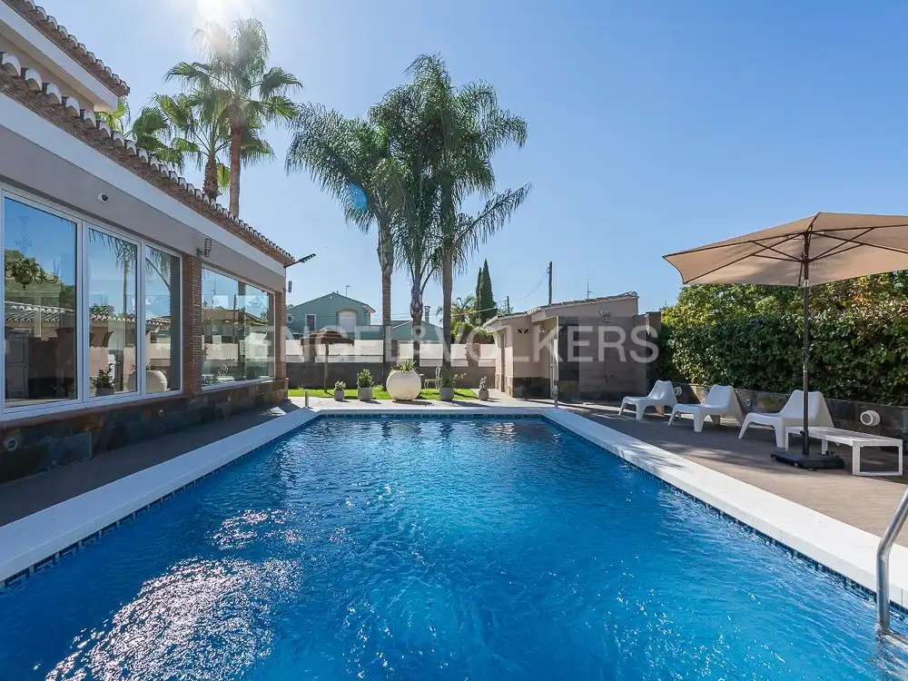 Swimming pool of Houses for rent in Bétera  with Air Conditioner, Heating and Private garden