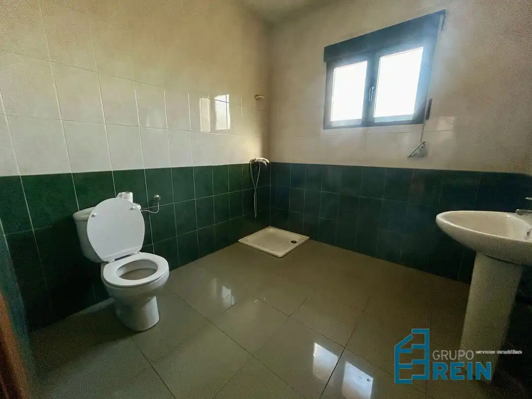 Bathroom of Commercial properties for rent in Recas