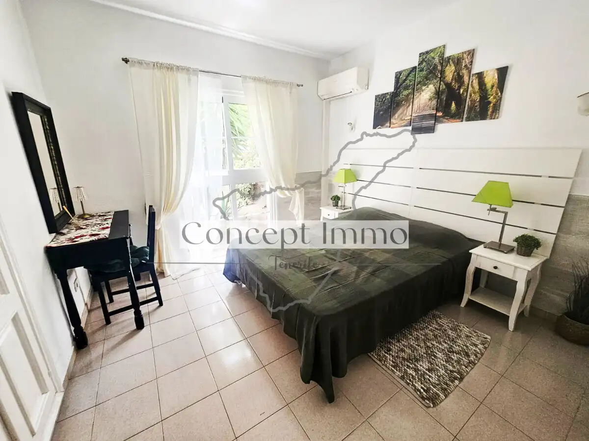 Habitación de Planta baja en venta en Adeje con Aire acondicionado, Terraza y Alarma