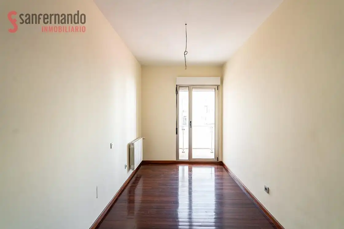 Piso en venta en Torrelavega  con Terraza y Balcón