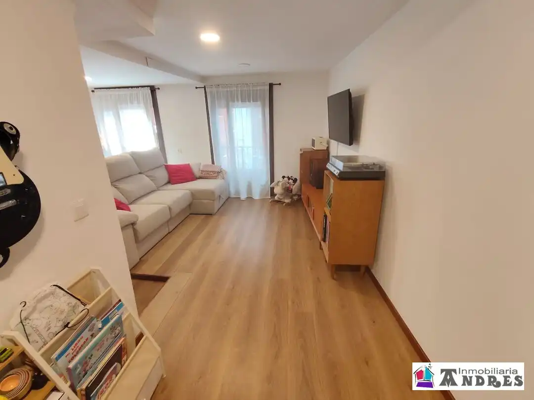 Sala de estar de Dúplex en venta en Bermeo con Calefacción, Jardín privado y Parquet