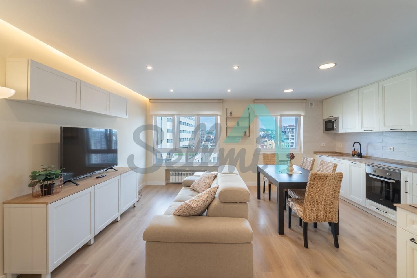 Living room of Flat to rent in Oviedo   with Heating, Furnished and Internet