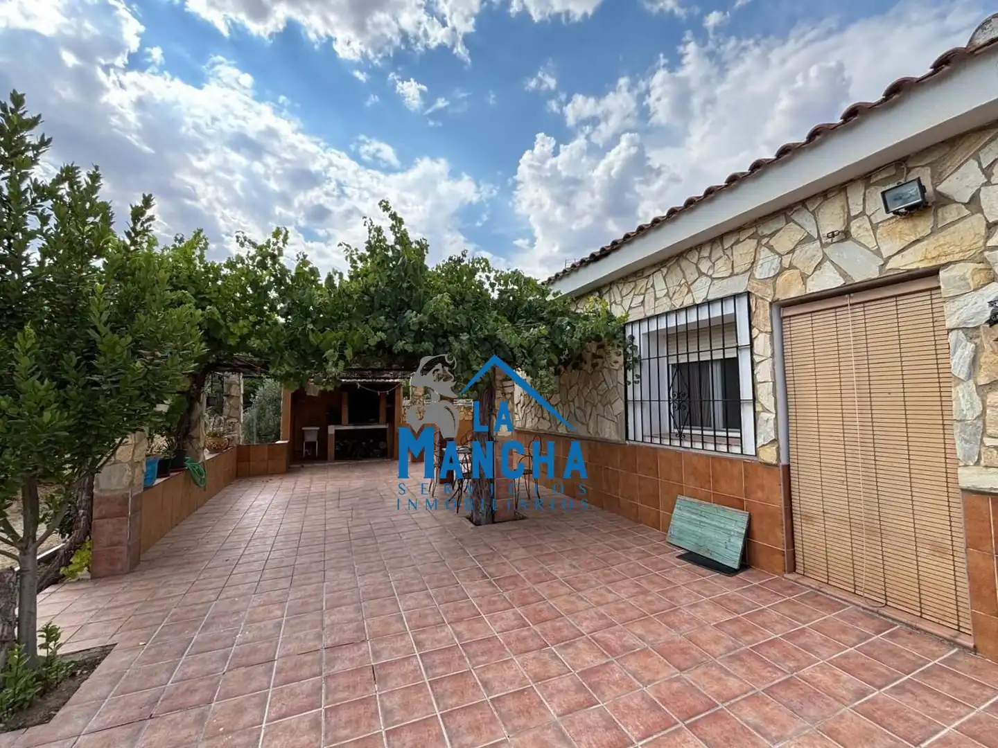 Vista exterior de Casa o xalet en venda en Albacete amb Aire condicionat, Jardí privat i Traster