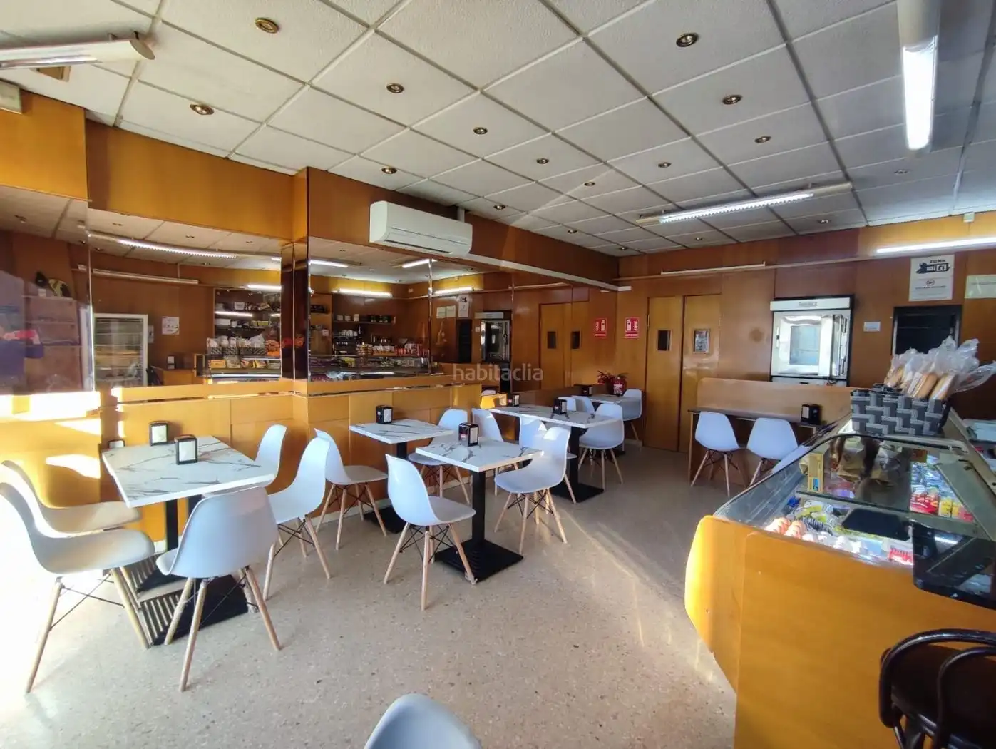 Business premises for sale in Plaça del Roc Blanc 36