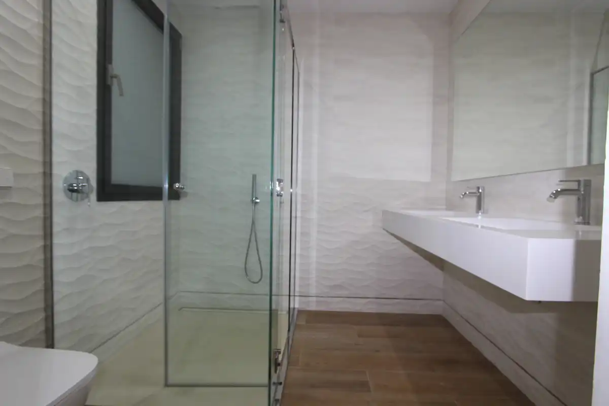 Baño de Casa o chalet en venta en Marbella con Aire acondicionado, Jardín privado y Terraza