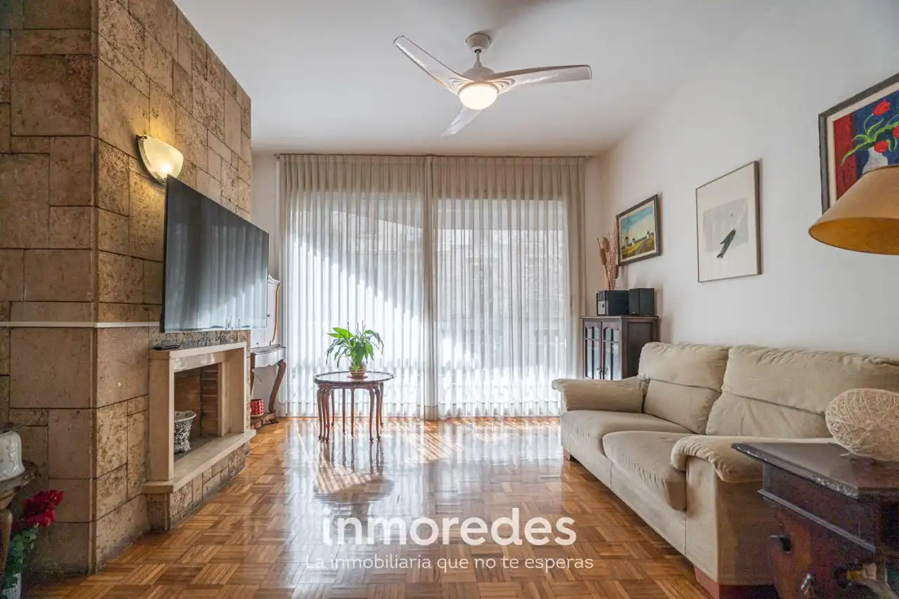 Piso con terraza en venta en Carrer de Bailèn, imagen 2