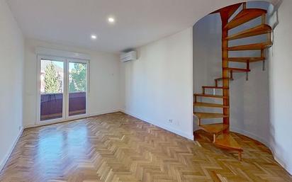 Living room of Flat to rent in Las Rozas de Madrid  with Air Conditioner, Heating and Parquet flooring