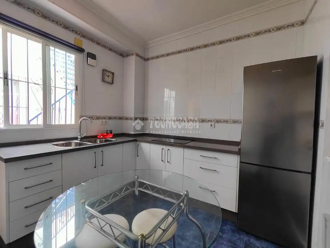 Cuina de Casa o xalet en venda en Los Palacios y Villafranca amb Aire condicionat