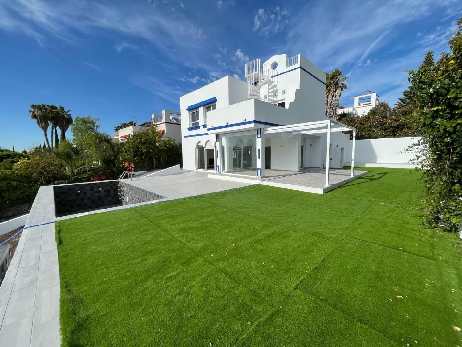 Exterior view of House or chalet for sale in Sanlúcar de Barrameda  with Storage room