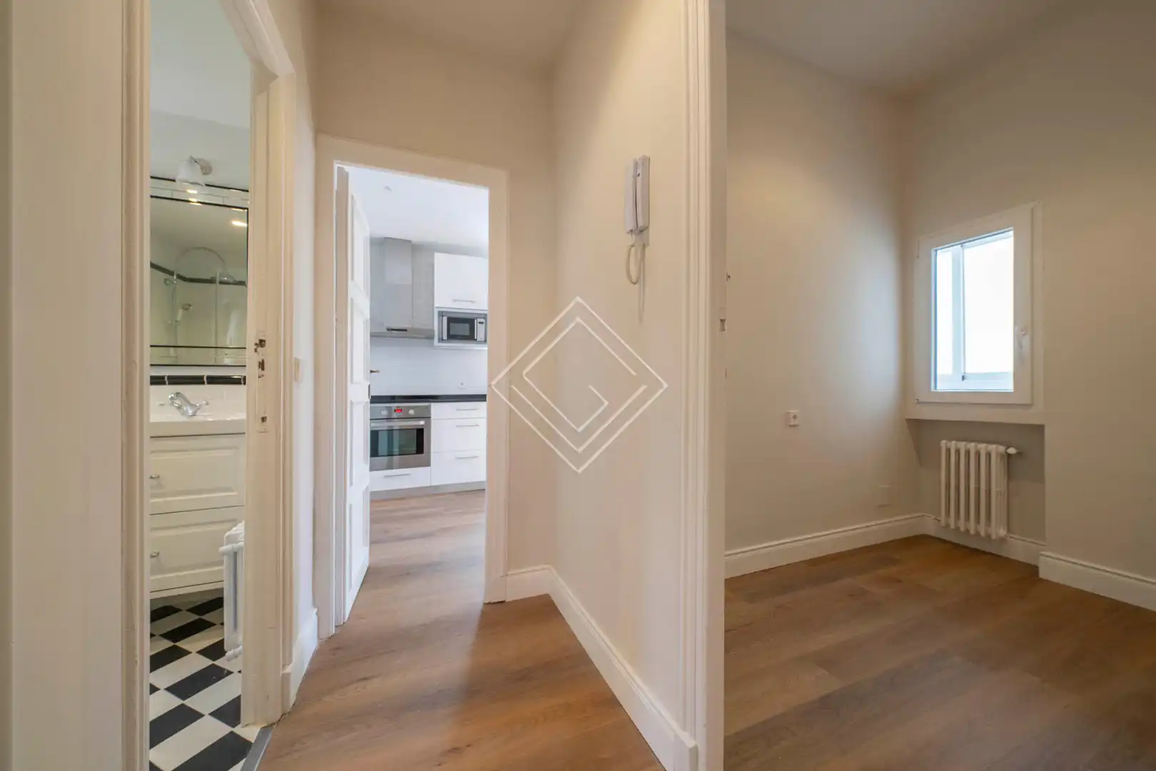Flat for rent in Madrid  with Air Conditioner, Heating and Storage room