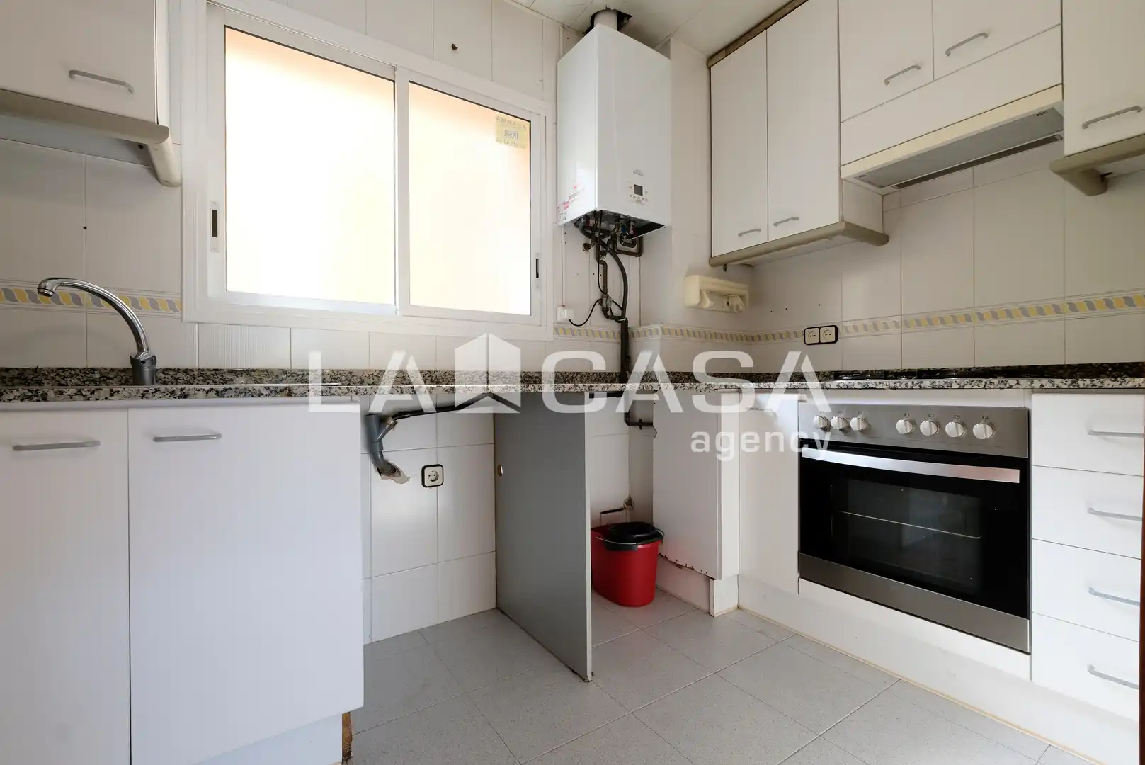 Cocina de Piso en venta en Barcelona con Calefacción y Balcón
