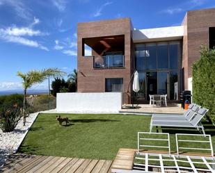 Terrasse von Einfamilien-Reihenhaus miete in Benahavís mit Klimaanlage, Privatgarten und Parkett