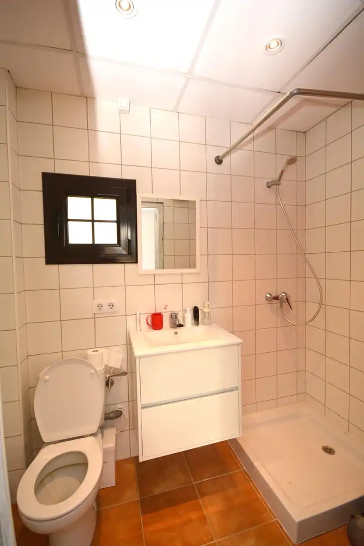Baño de Finca rústica en venta en Borrassà con Aire acondicionado, Calefacción y Jardín privado