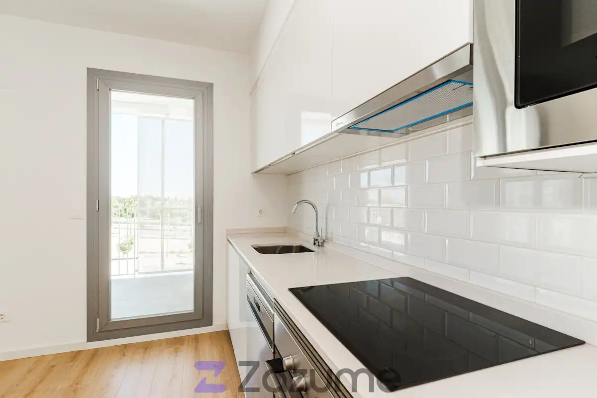 Küche von Wohnung zur Miete in Dos Hermanas mit Klimaanlage, Heizung und Privatgarten