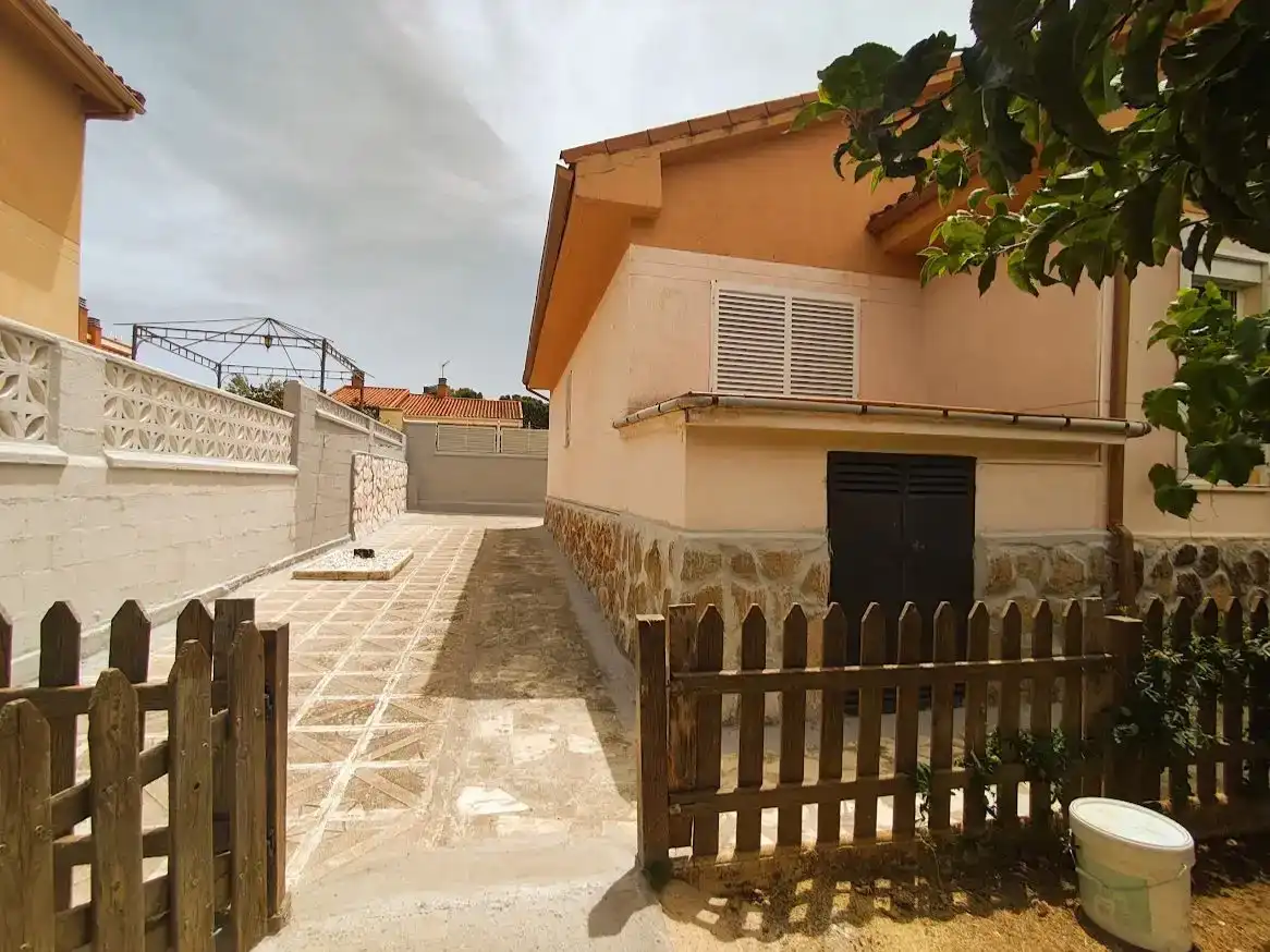Vista exterior de Piso en venta en Loranca de Tajuña, Guadalajara