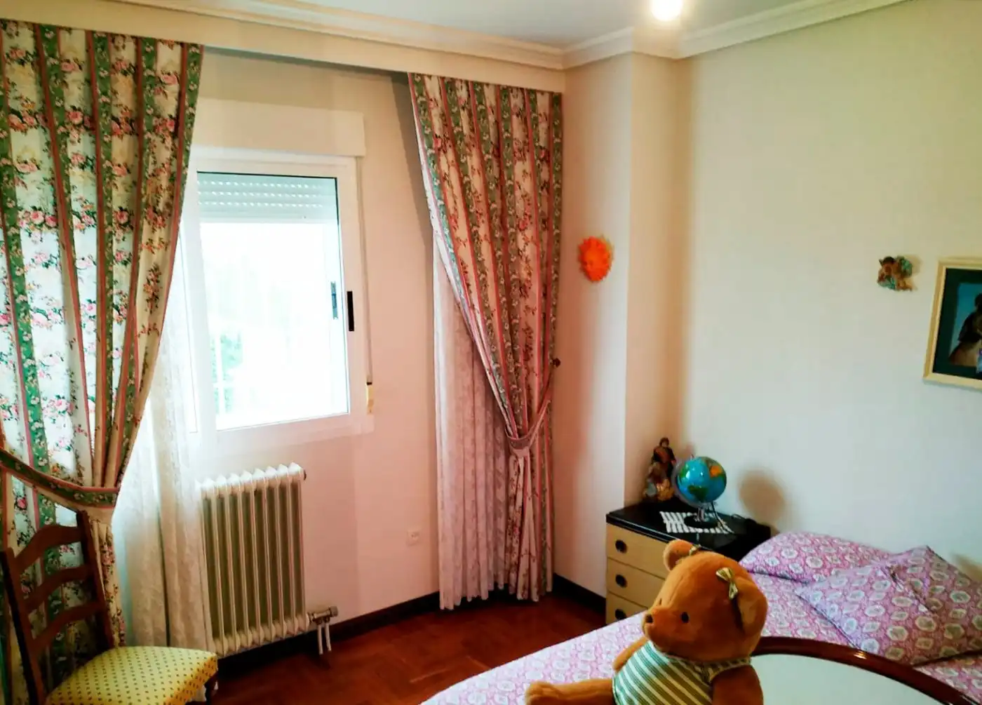 Dormitori de Casa o xalet en venda en Castellanos de Villiquera amb Calefacció, Terrassa i Traster